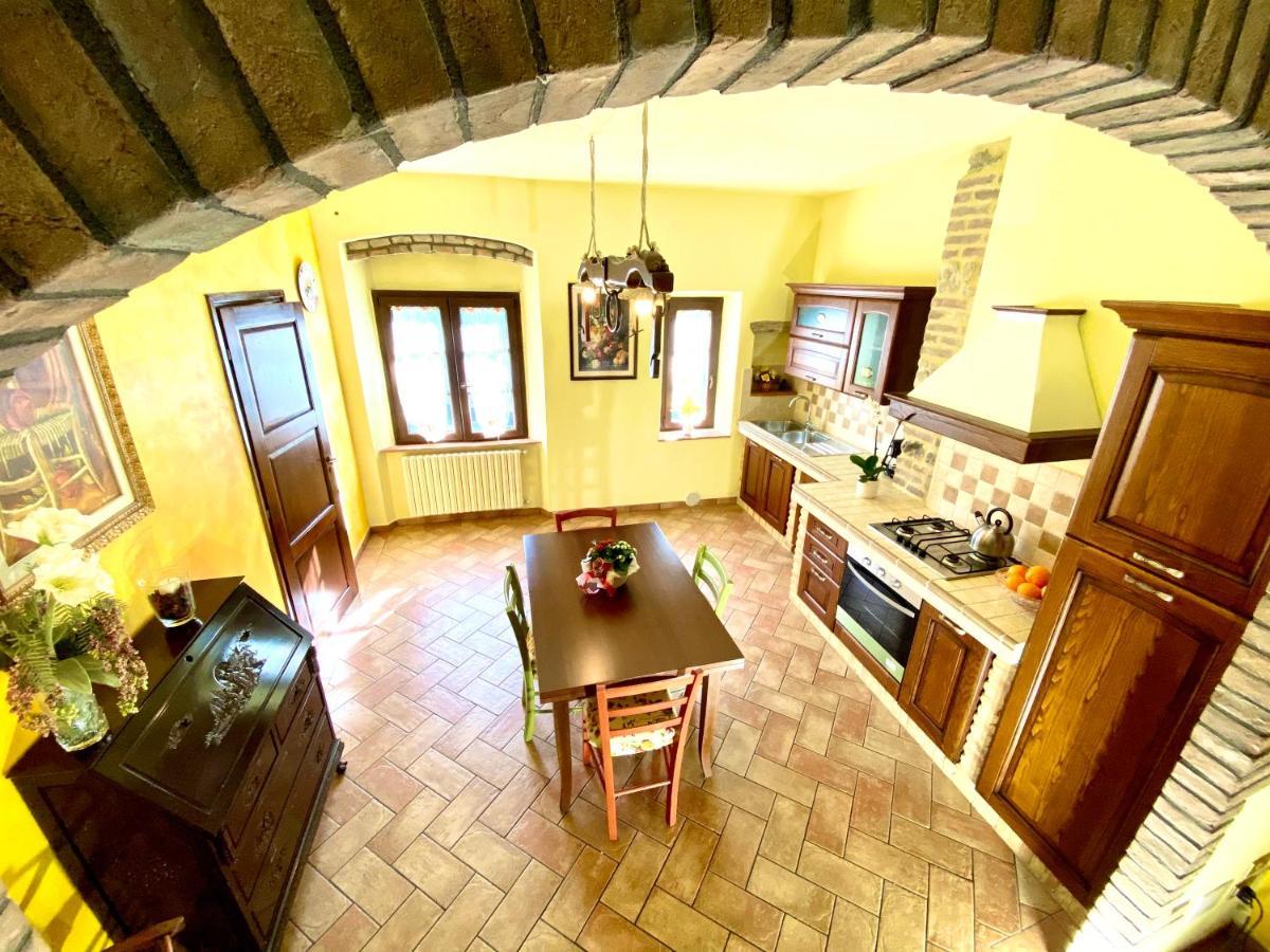 Agriturismo L'Antica Quercia Pomarance Esterno foto